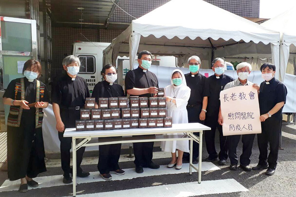 全民抗疫 感謝有您，感謝基督教長老教會嘉義中會、寬悅花園酒店、嘉義市喜樂廚藝發展協會 捐贈物資慰勞醫護人員