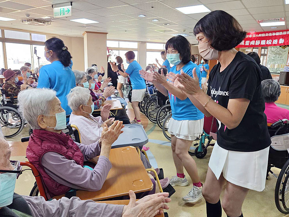 重陽敬老暖人心 陳美惠院長以愛領航