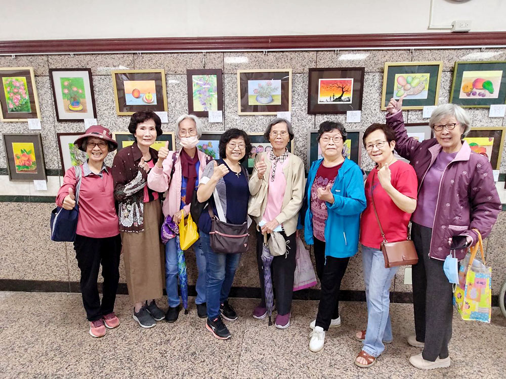 聖馬爾定長輩畫展  揮灑彩色「心」人生