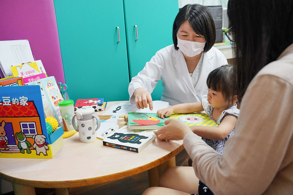 本院提供7歲以下兒童免費6次發展篩檢  守護孩子健康成長