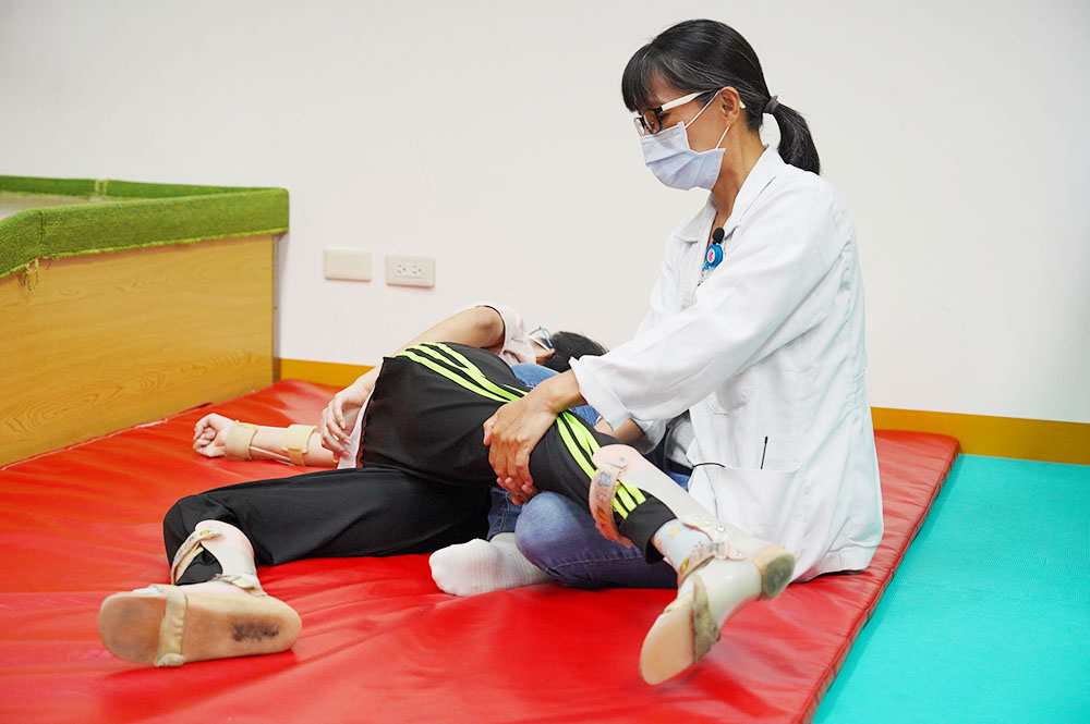 腦麻患者勇敢克服逆境  聖馬爾定復健科悉心助力成長