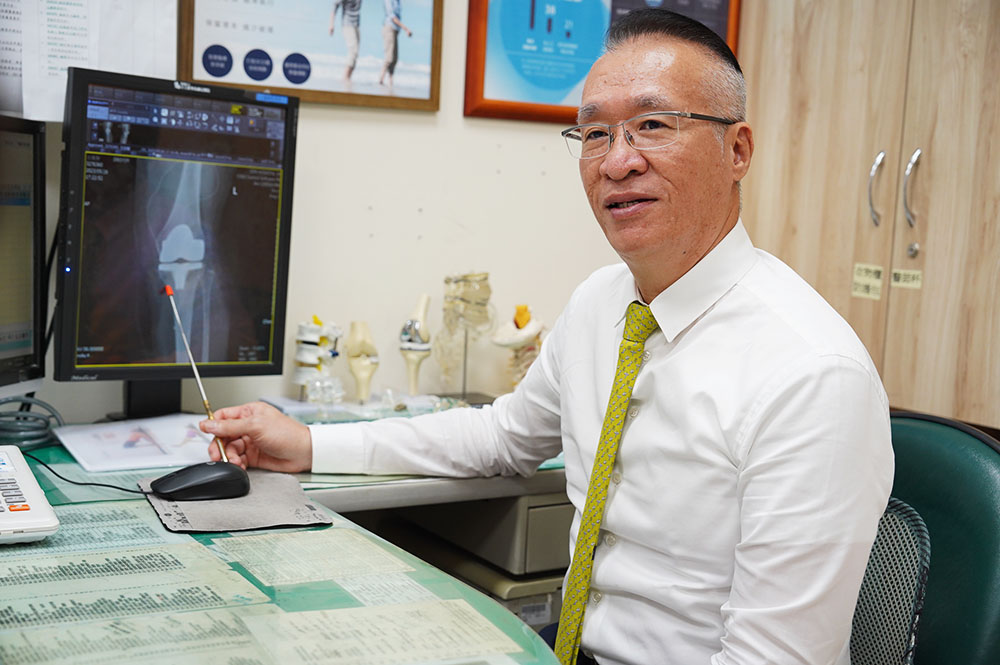 膝關節退化合併肝硬化  羅莎手術免除大出血